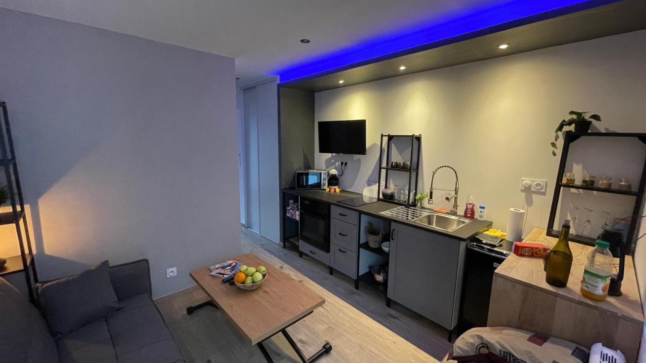 Bienvenue Chez Vous "Appartement Classe 2 Etoiles En Rdc Avec Espace Exterieur Et Parking" โดล ภายนอก รูปภาพ