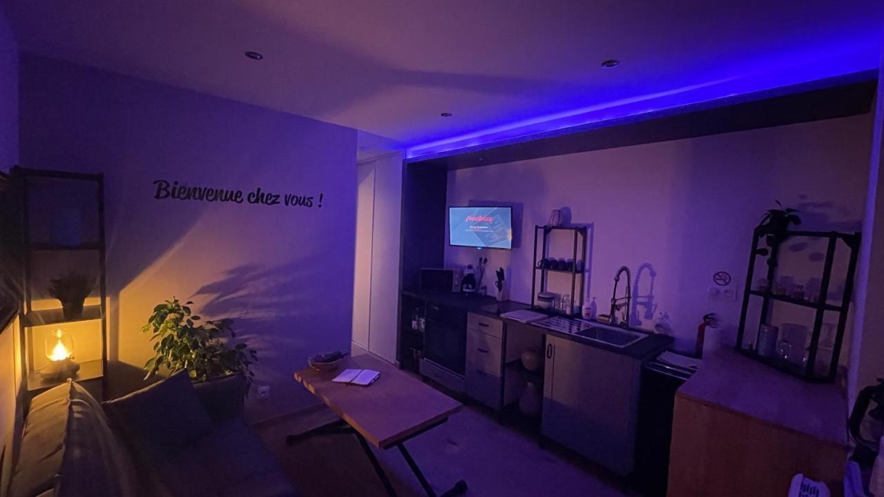 Bienvenue Chez Vous "Appartement Classe 2 Etoiles En Rdc Avec Espace Exterieur Et Parking" โดล ภายนอก รูปภาพ